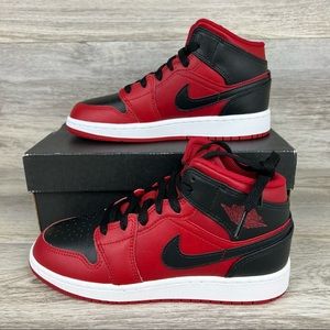 Nike Air Jordan 1 Mid Gym Red Black Size 3.5Y Boys sneakers ❤️
